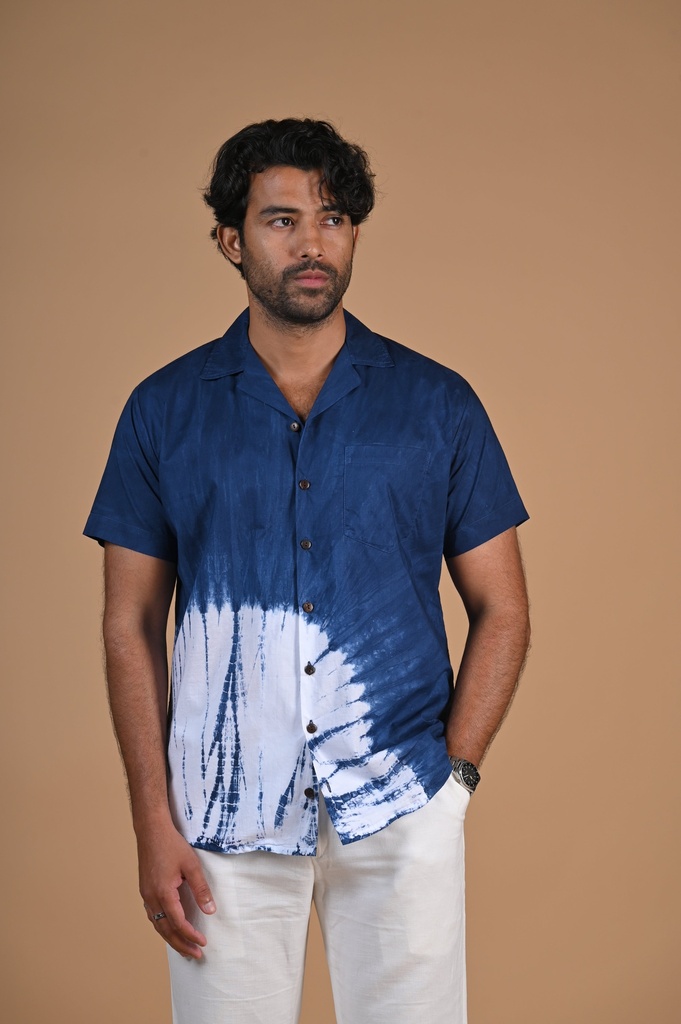 Sunny Retreat: Men's Casual Blue Resort Shirt